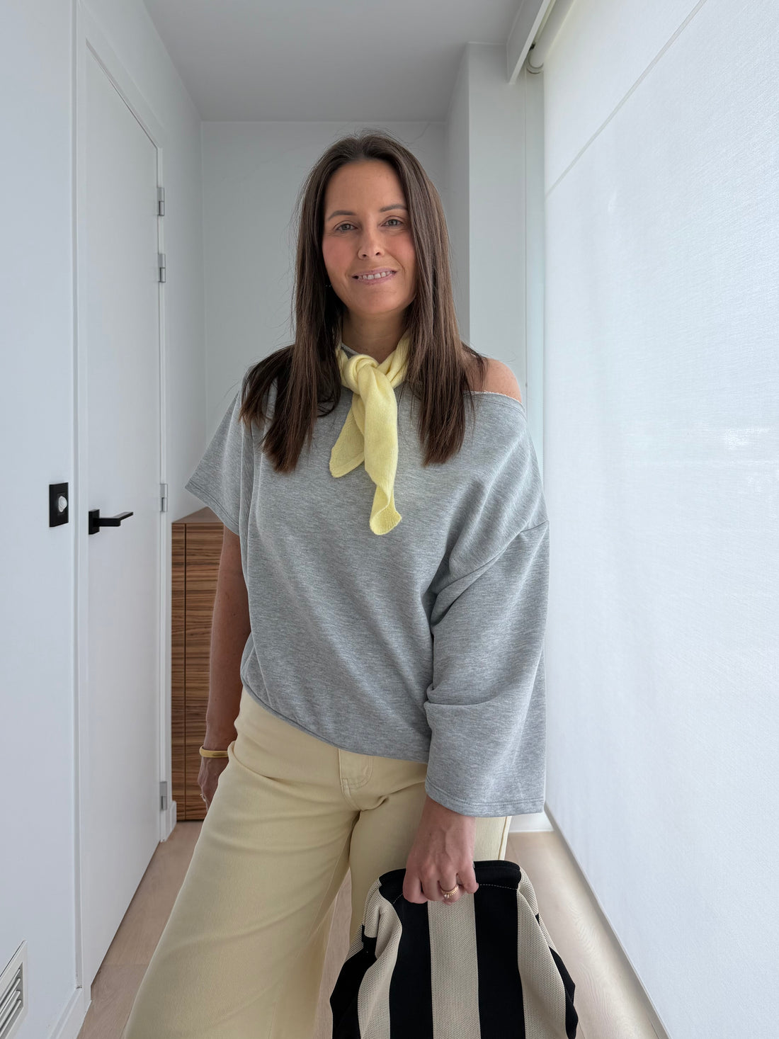 Grijze dames sweater met boothals en losse comfortabele fit