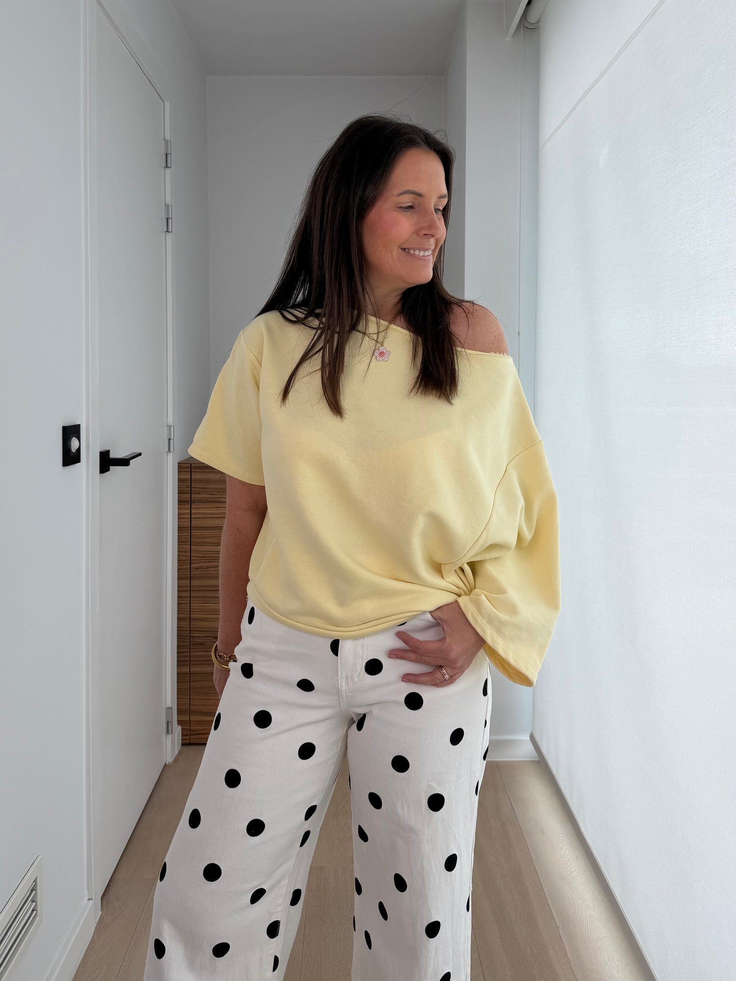 Veelzijdige dames sweater draagbaar als boothals of off shoulder top
