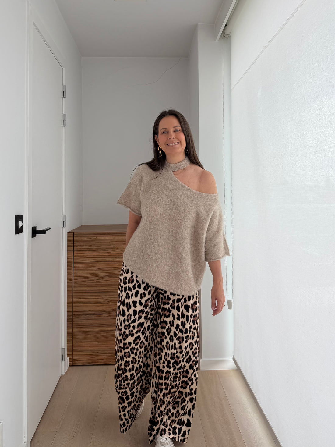 Zachte off shoulder knit in taupe - My Dressing