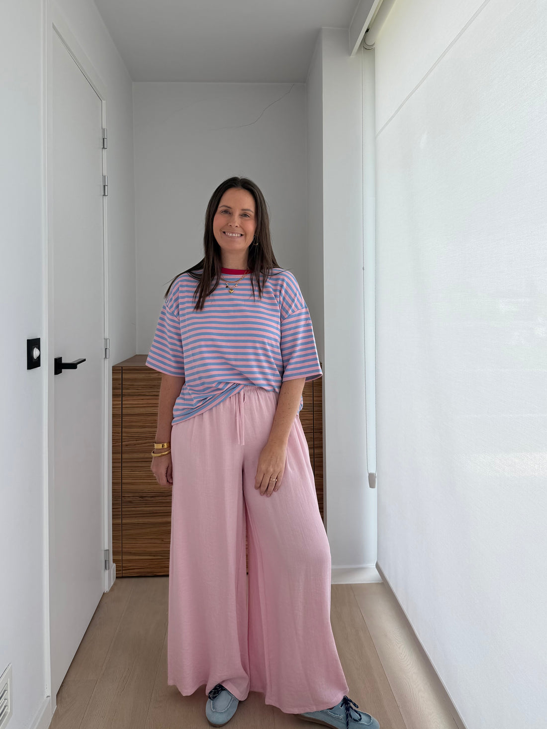 Oversized roze-blauw gestreepte dames T-shirt met korte mouwen