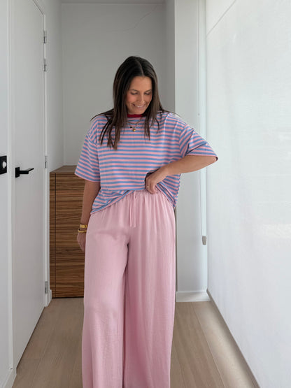 Casual gestreepte T-shirt in roze en blauw met losse comfortabele fit