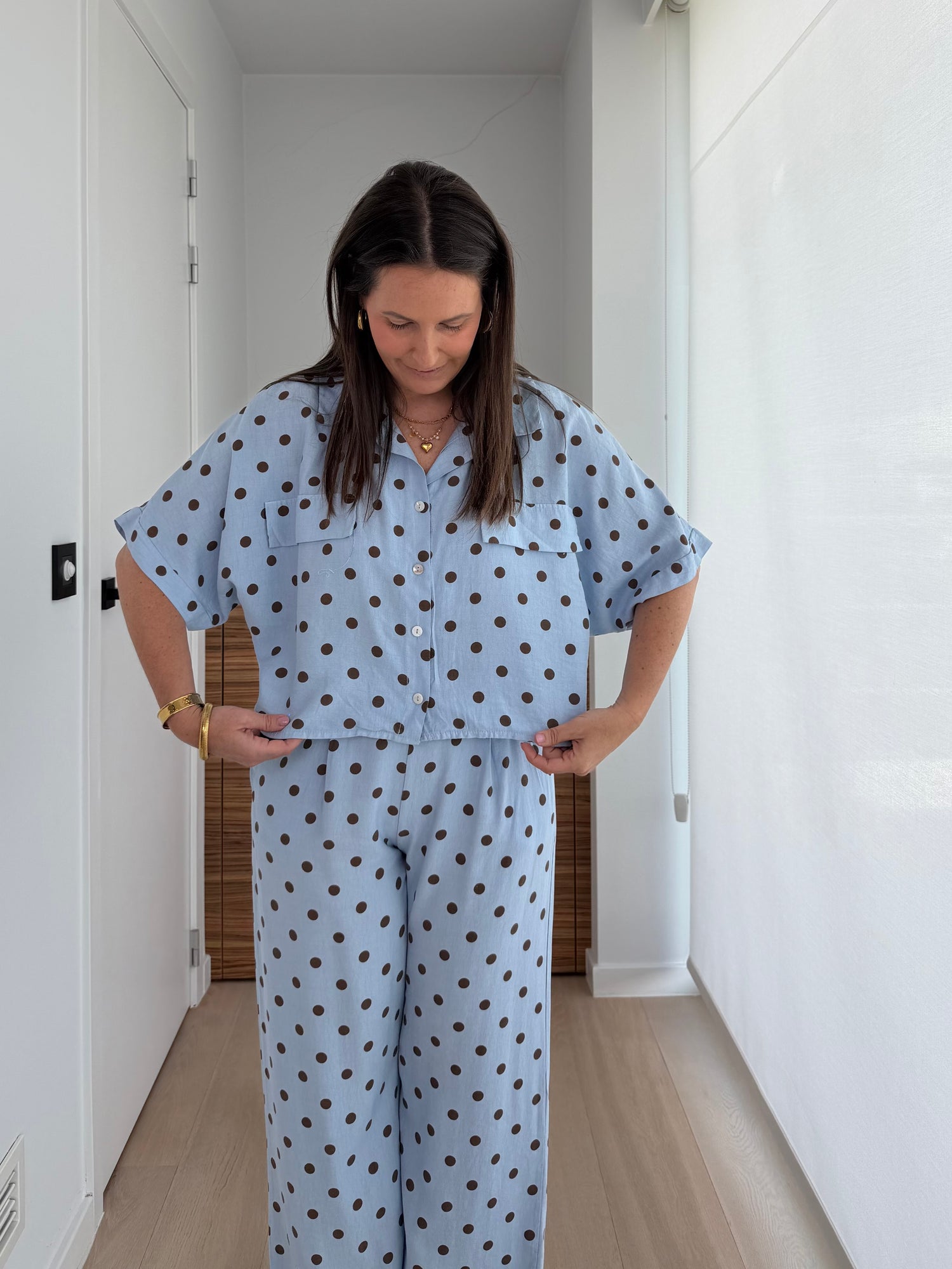 Comfortabele polka dot set met wijde broek en korte mouwen blouse voor dames
