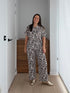 Leopard dames set met luchtige blouse en wide leg broek in matching animal print