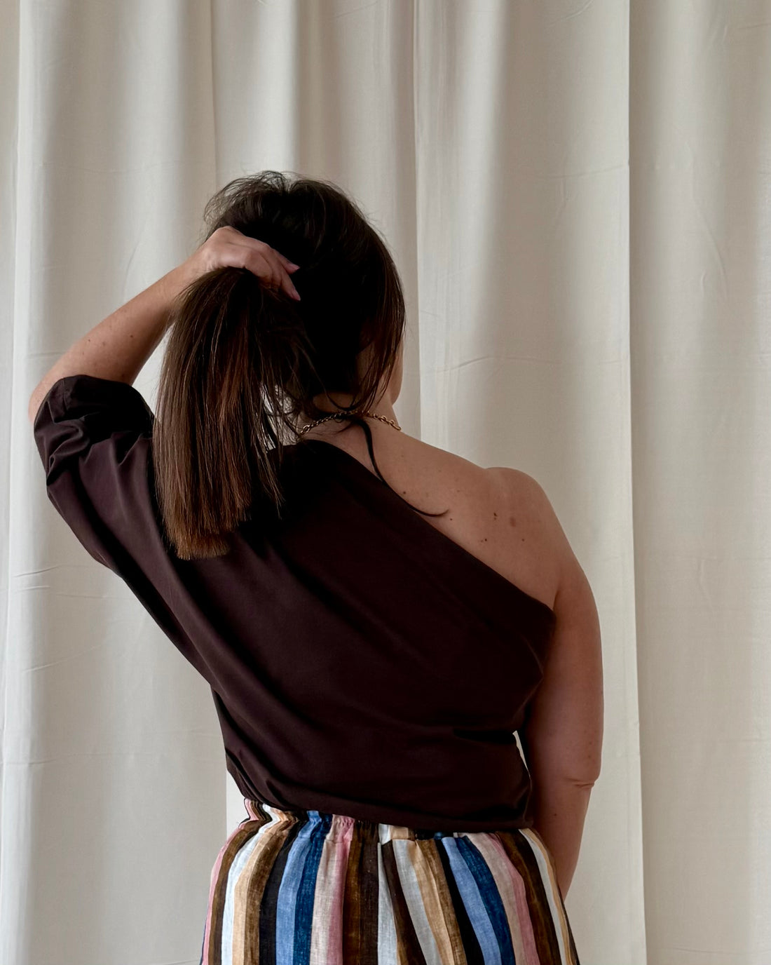 One shoulder top choco