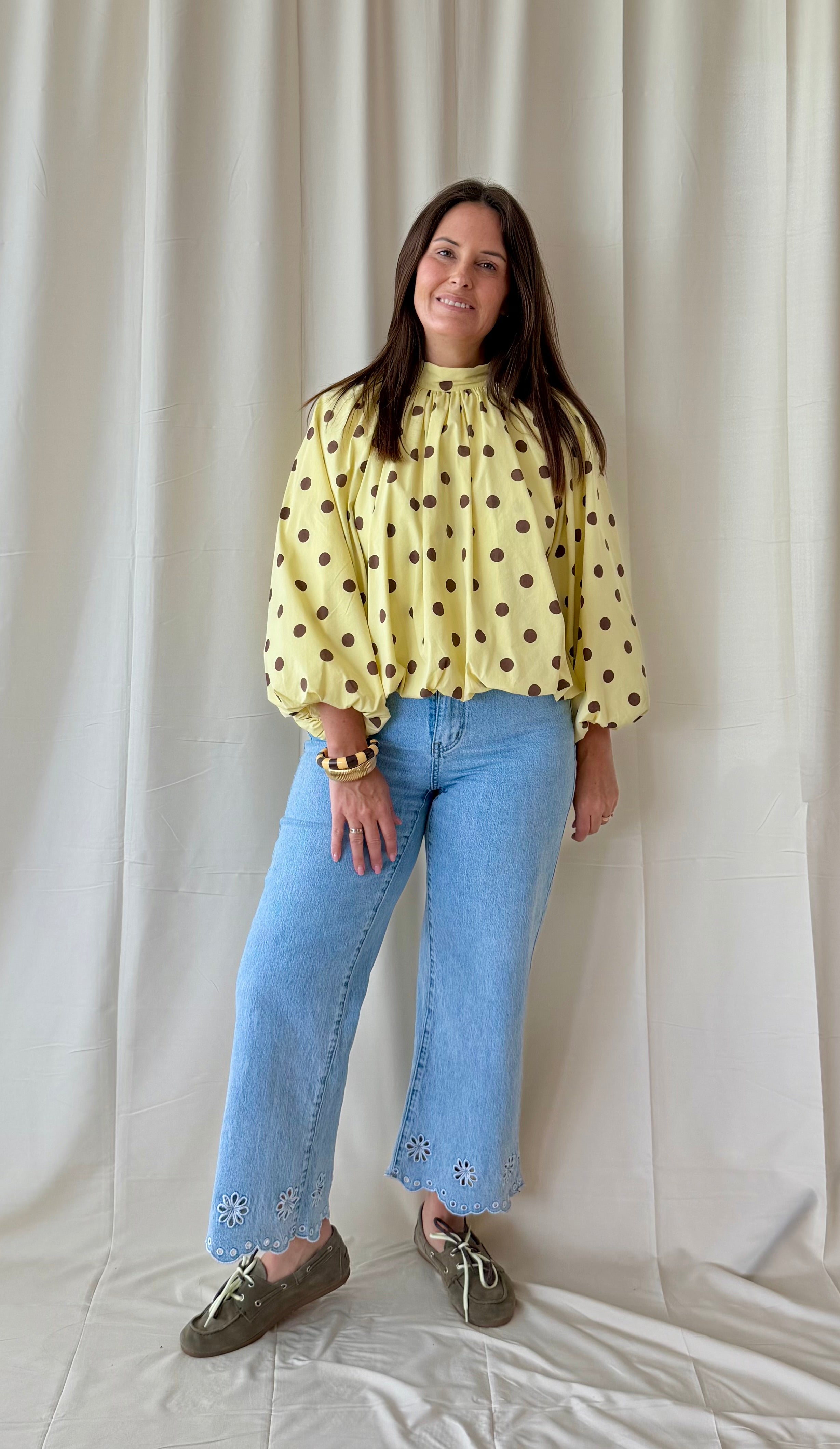 Polka dot backless blouse geel