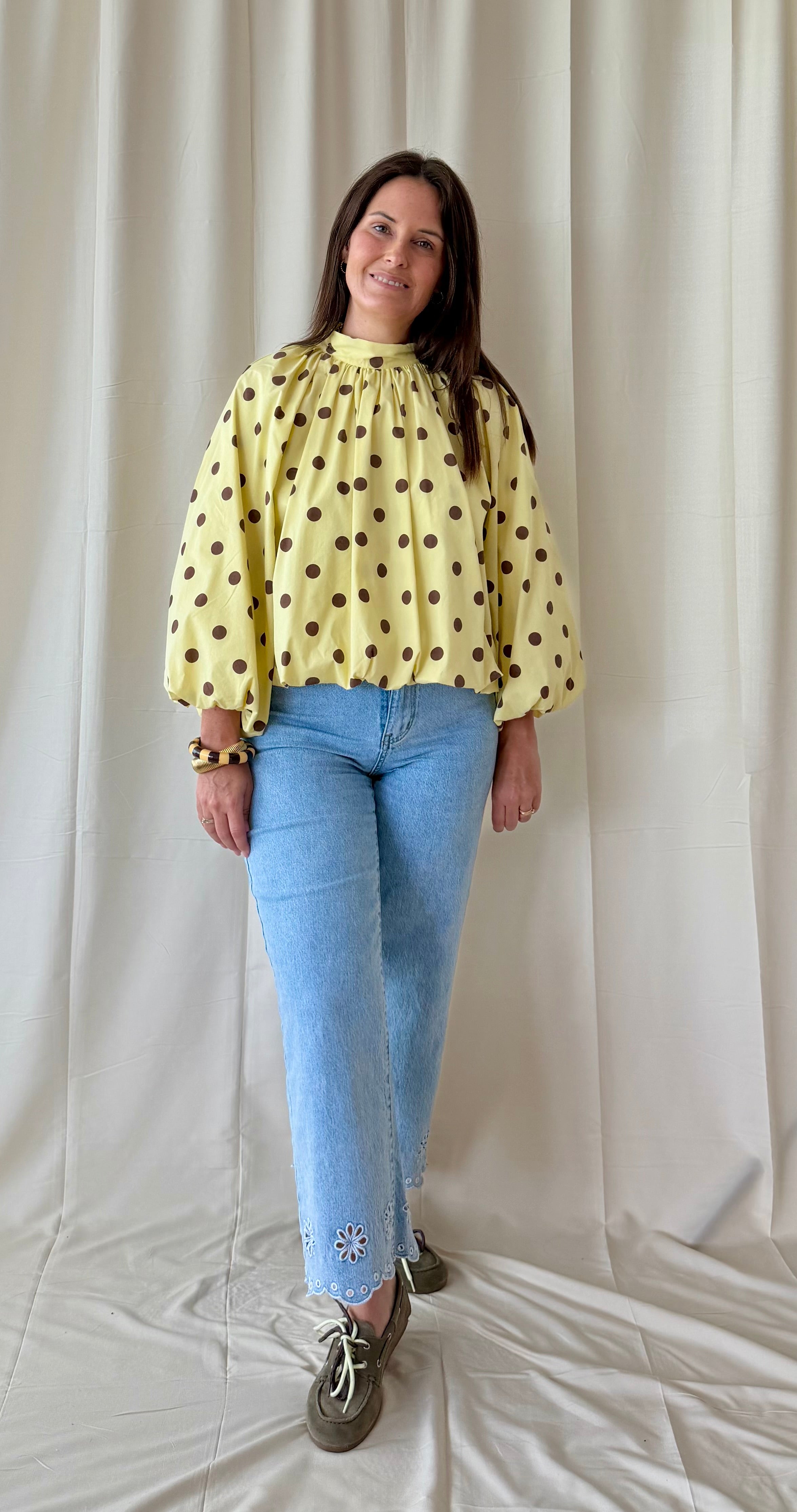 Polka dot backless blouse geel