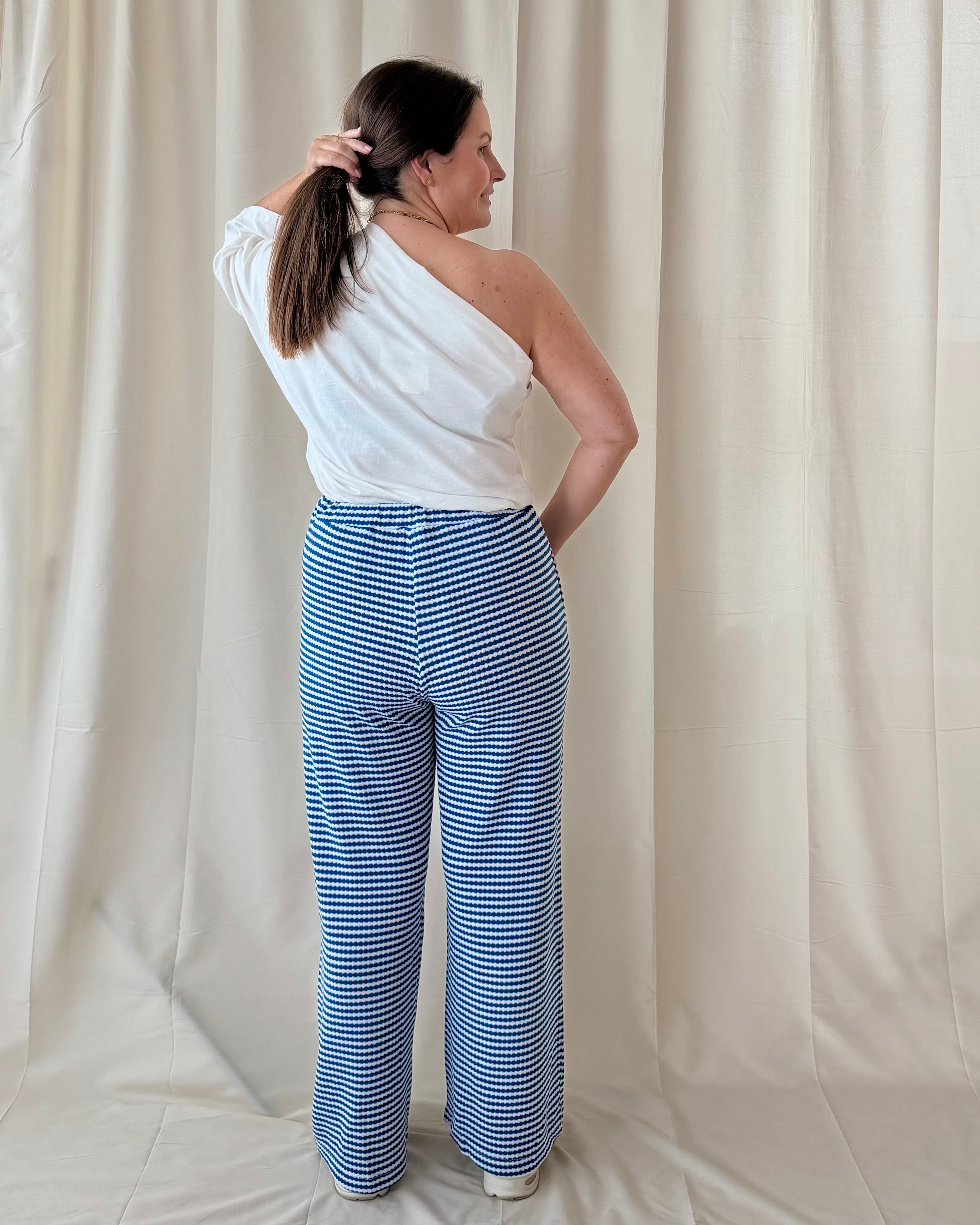 One shoulder top wit