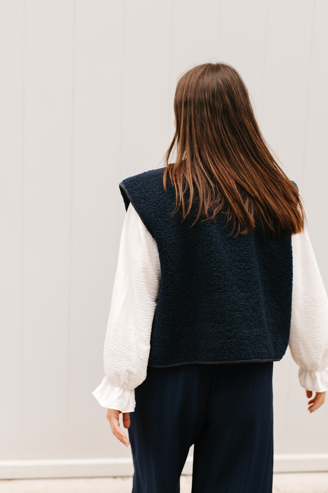 Blauwe gilet dames – zachte teddy stof, perfect over blouse, trui of jurk