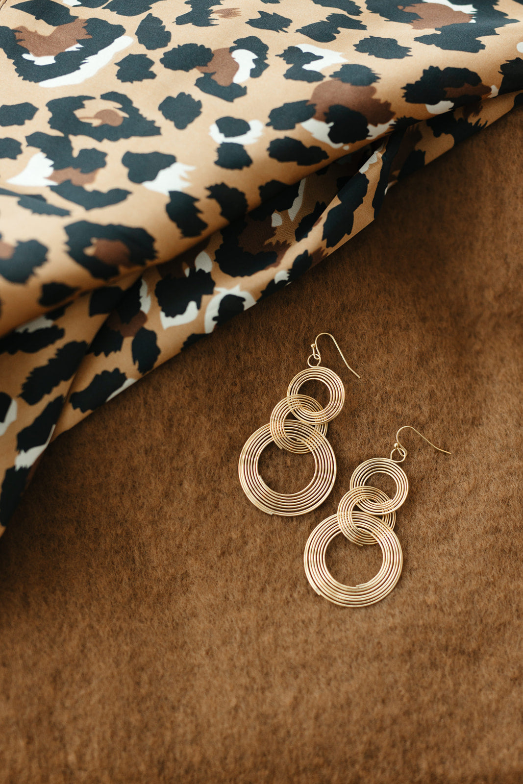 Trendy oorhangers dames – lange gouden statement oorbellen, nikkelvrij en elegant