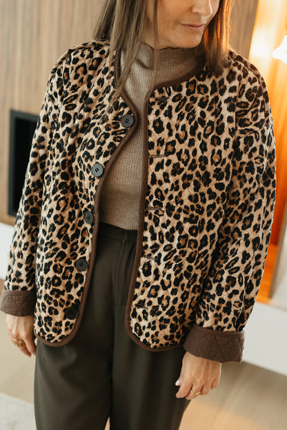 Reversible jasje dames – leopard print en chocoladebruine jas met knopen en zakken bij My Dressing