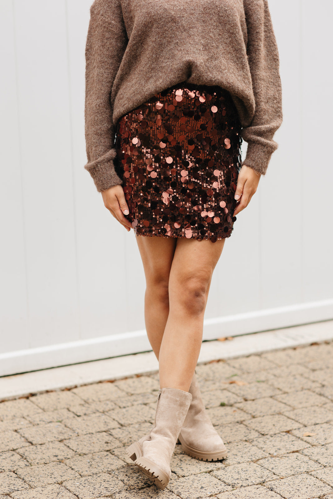 Rok met pailletten dames – korte chocoladebruine rok, ideaal voor casual of party looks