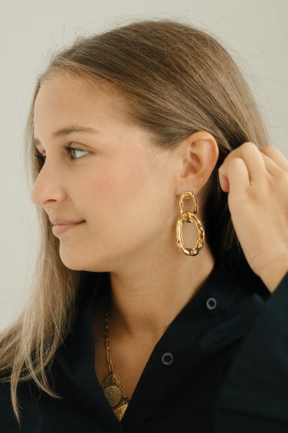 Oorhangers dames goud – stijlvolle gebutste oorbellen van stainless steel, waterproof en hypoallergeen