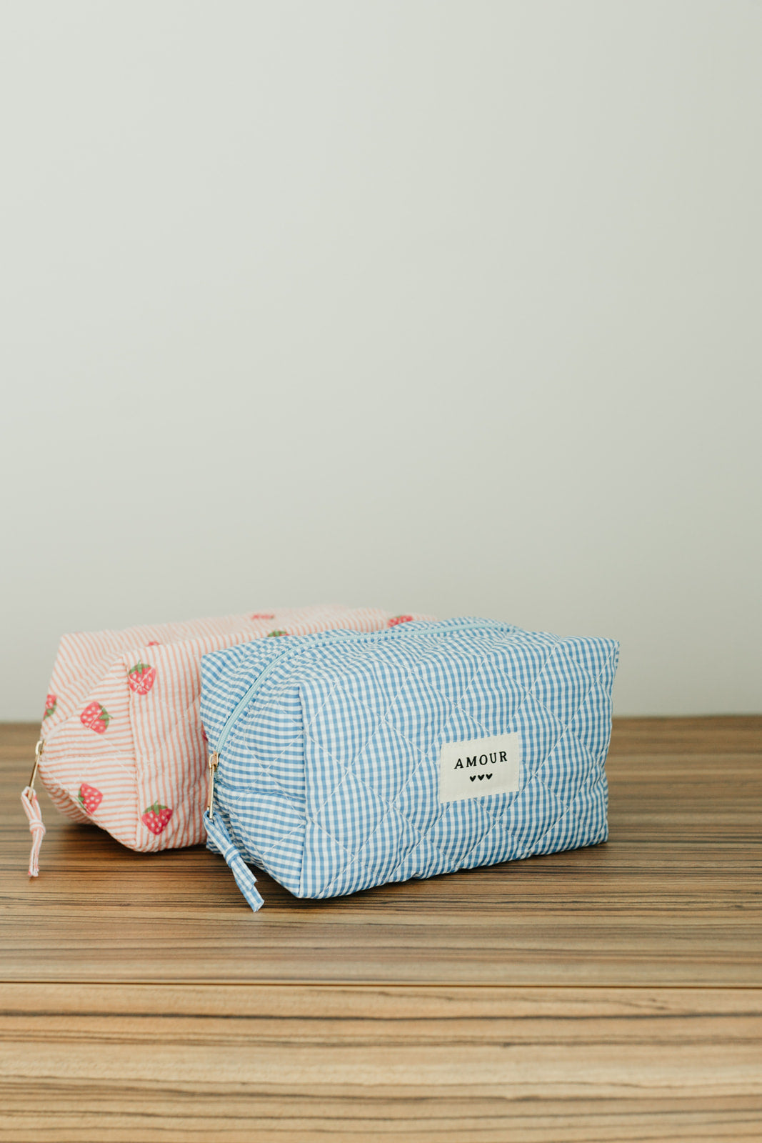 Gingham toilettas
