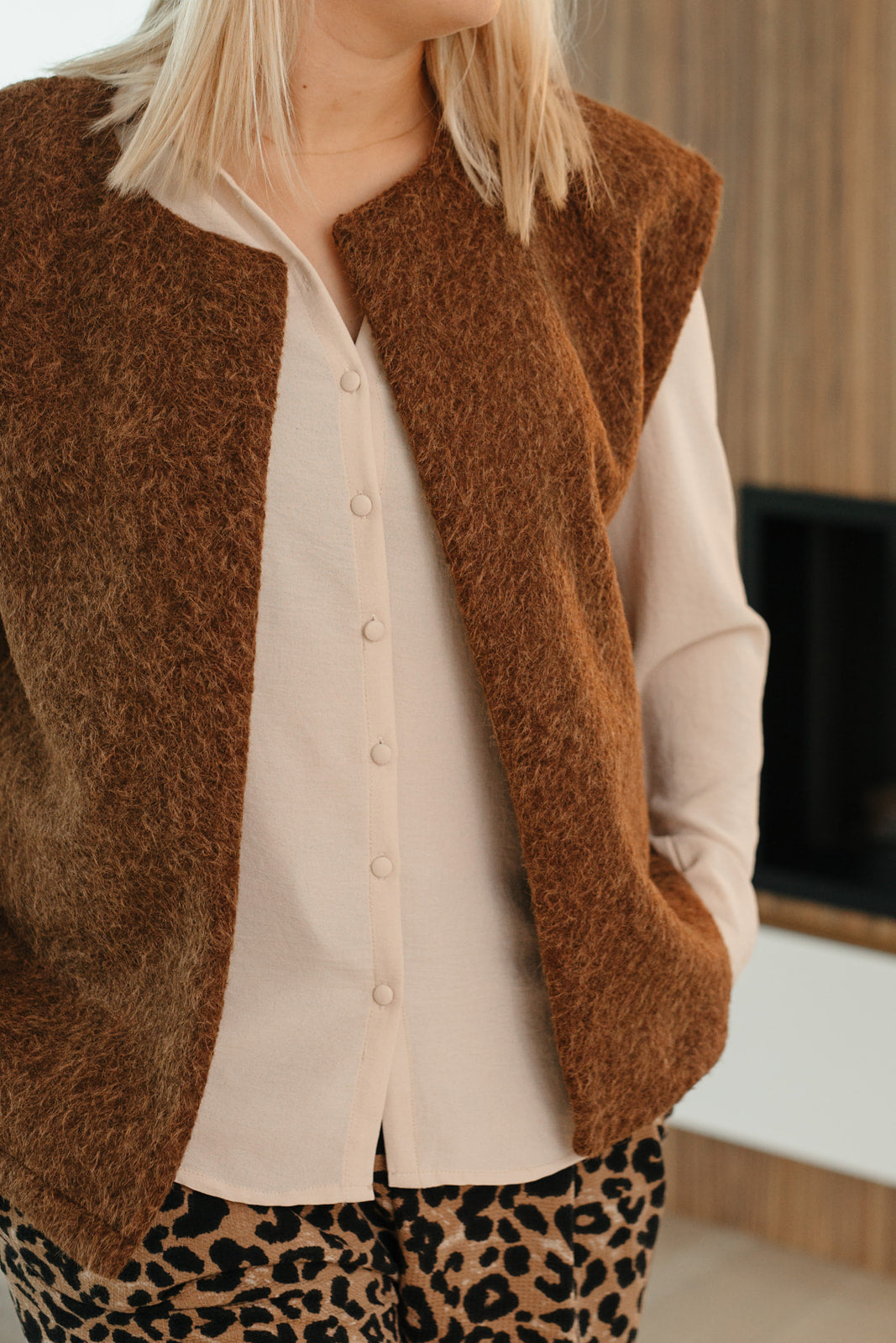 Mouwloos vest dames bruin – korte katoenen gilet met luchtige fit en stijlvolle look