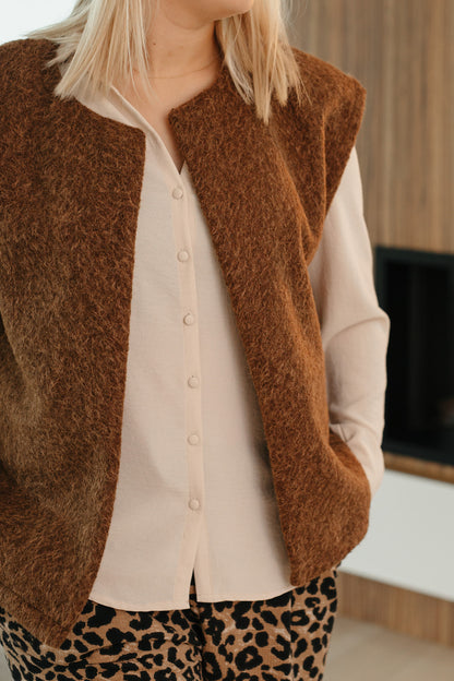 Mouwloos vest dames bruin – korte katoenen gilet met luchtige fit en stijlvolle look
