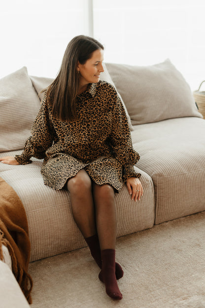 Trendy leopard dress – stijlvolle damesjurk met luipaardprint en knoopsluiting vooraan