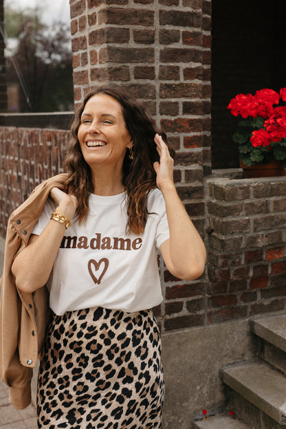 T-shirt met tekst Madame – wit katoen met bruin hartje geborduurd op de borst