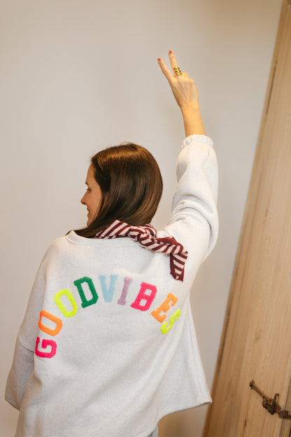 Sweater lichtgrijs goodvibes - My Dressing
