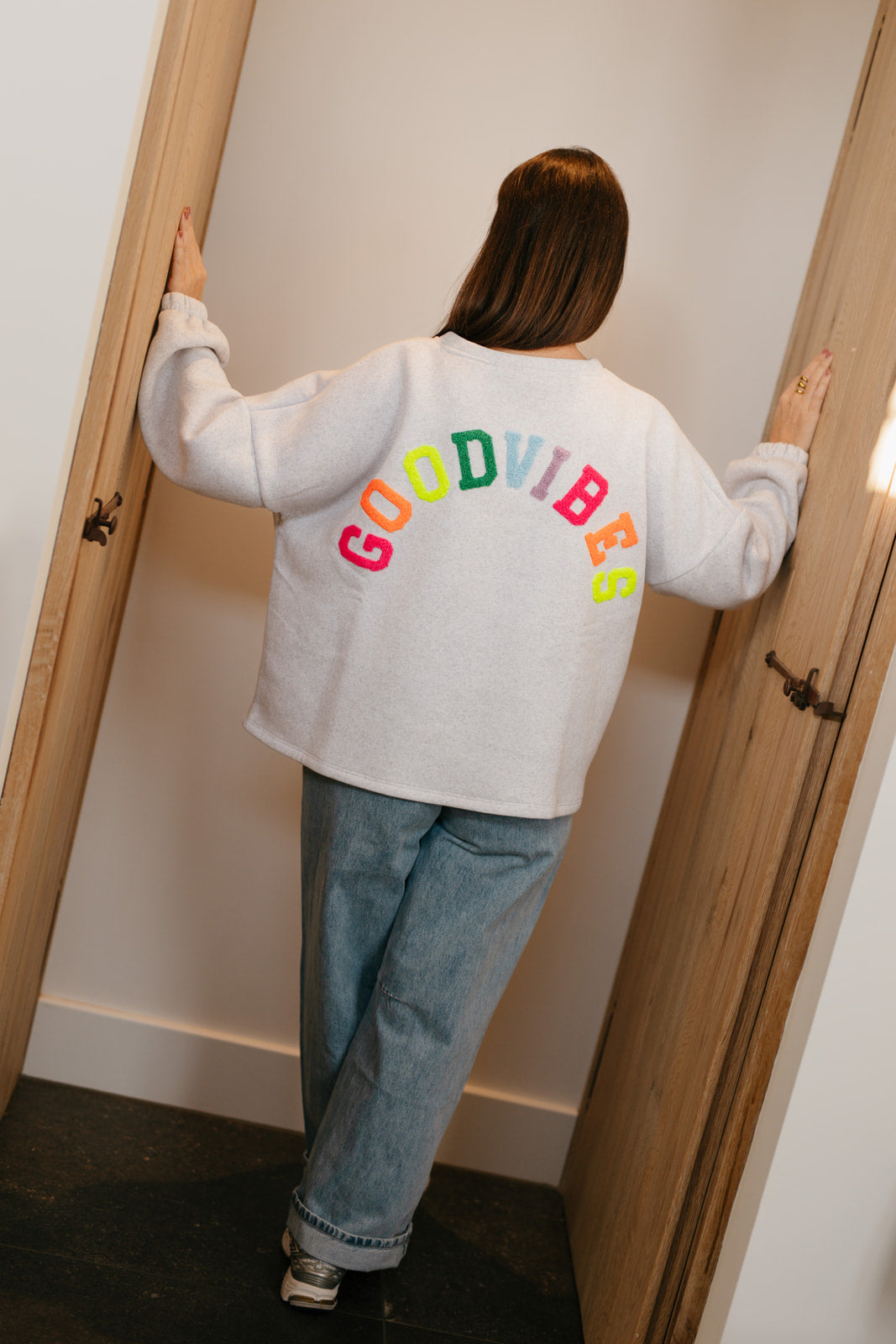 Sweater lichtgrijs goodvibes - My Dressing