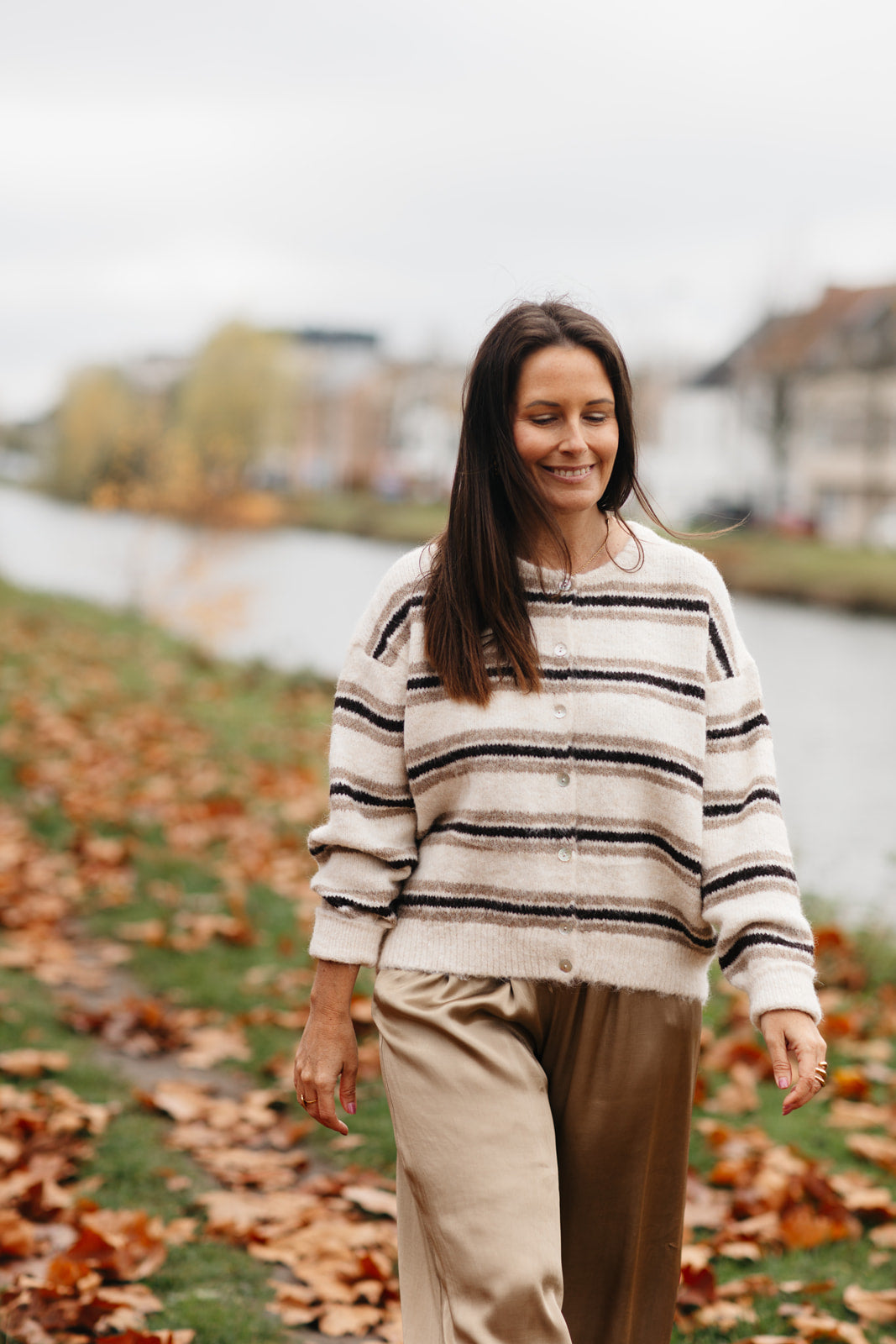 Ecru gestreepte cardigan kni