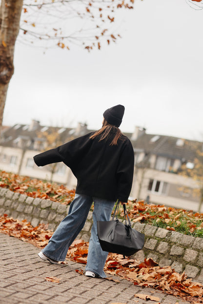 Kort model jas met elegante afwerking