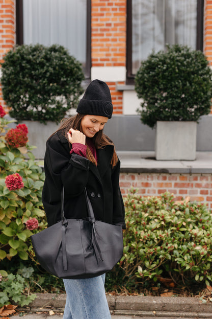 Grote zwarte tas voor dagelijks gebruik