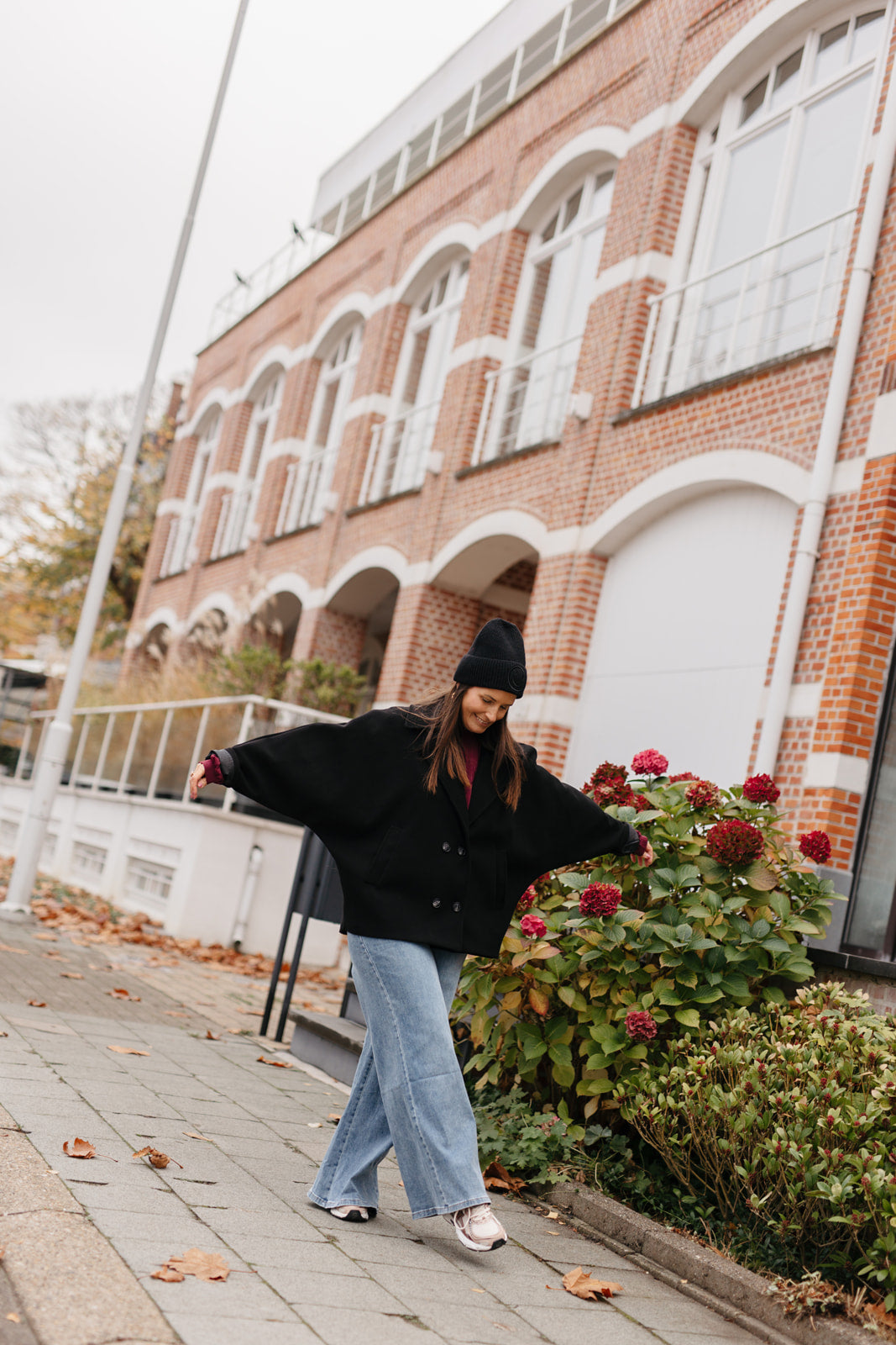 Kort model jas met elegante afwerking