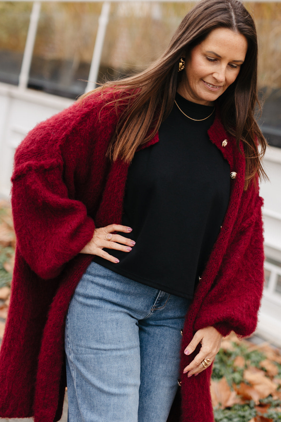 Layered look met zwarte tee onder blazer