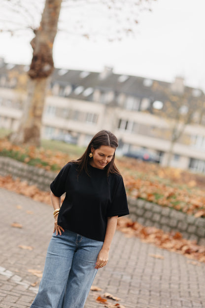 Casual outfit met zwarte T-shirt
