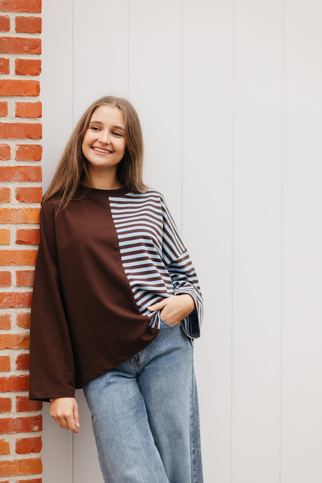 Oversized longsleeve bruin en gestreept – vooraanzicht