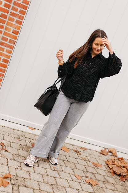 Zwarte blouse met pofmouwen en knoopsluiting