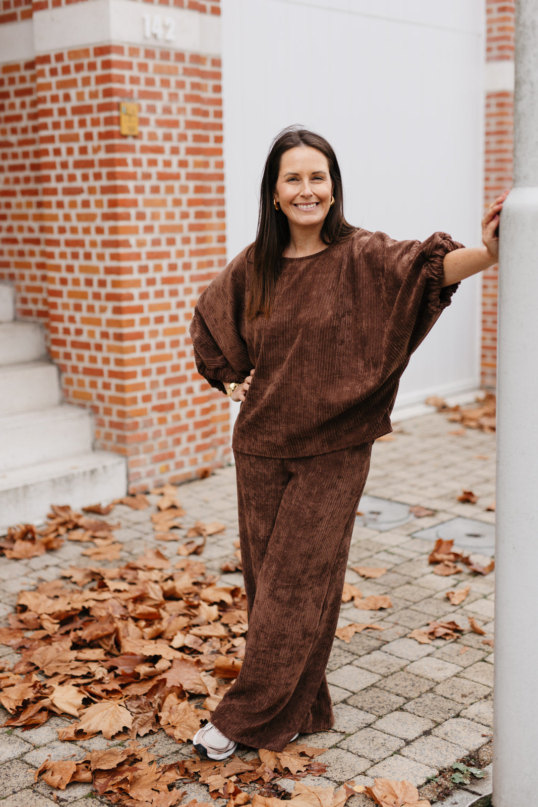 bruine oversized set met wijde broek en vlindermouwen