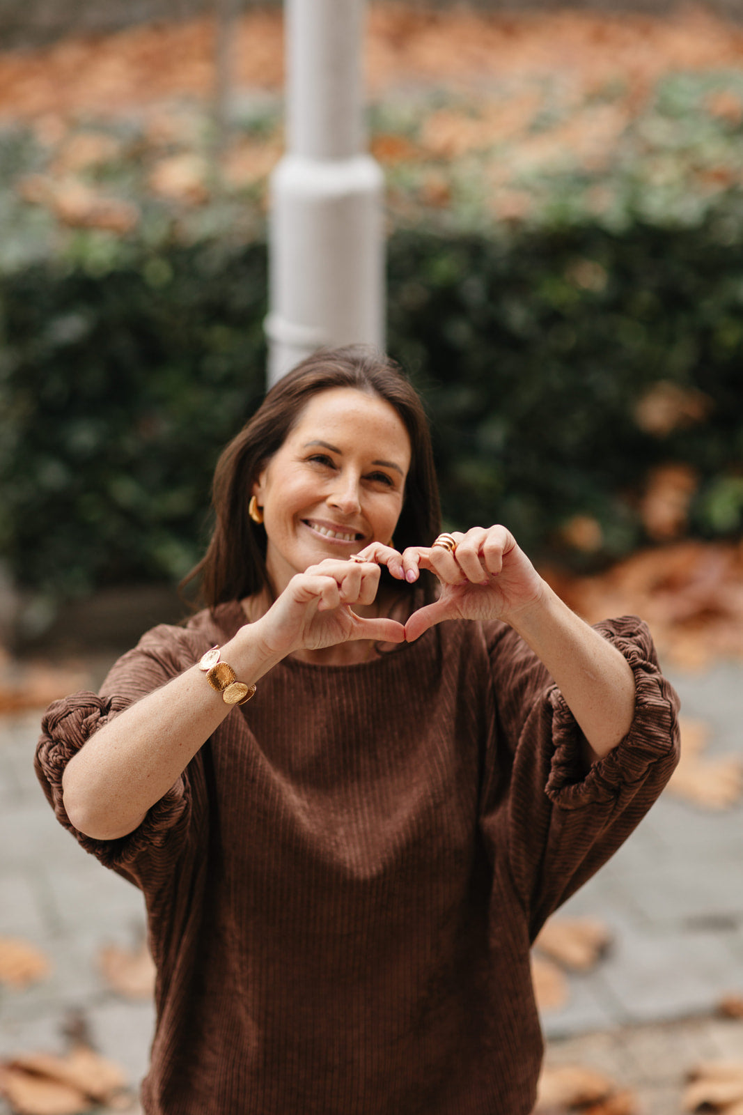 bruine oversized set met wijde broek en vlindermouwen