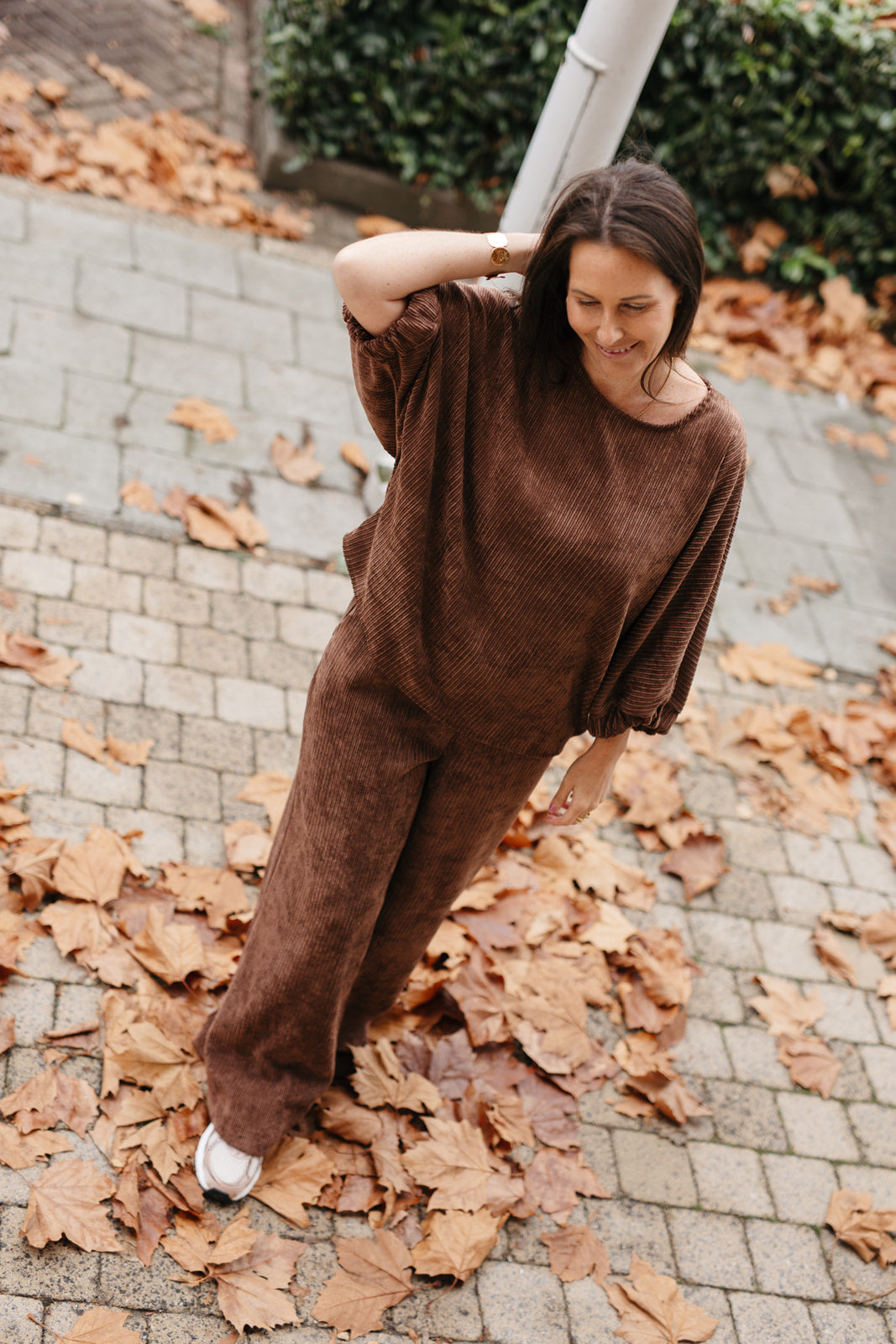 bruine oversized set met wijde broek en vlindermouwen