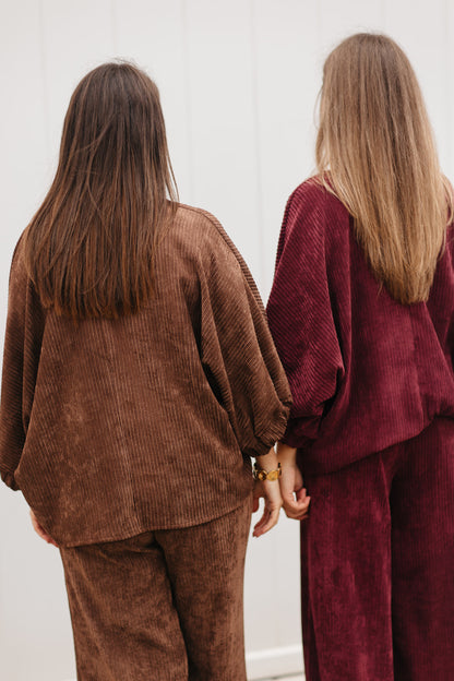 bruine oversized set met wijde broek en vlindermouwen