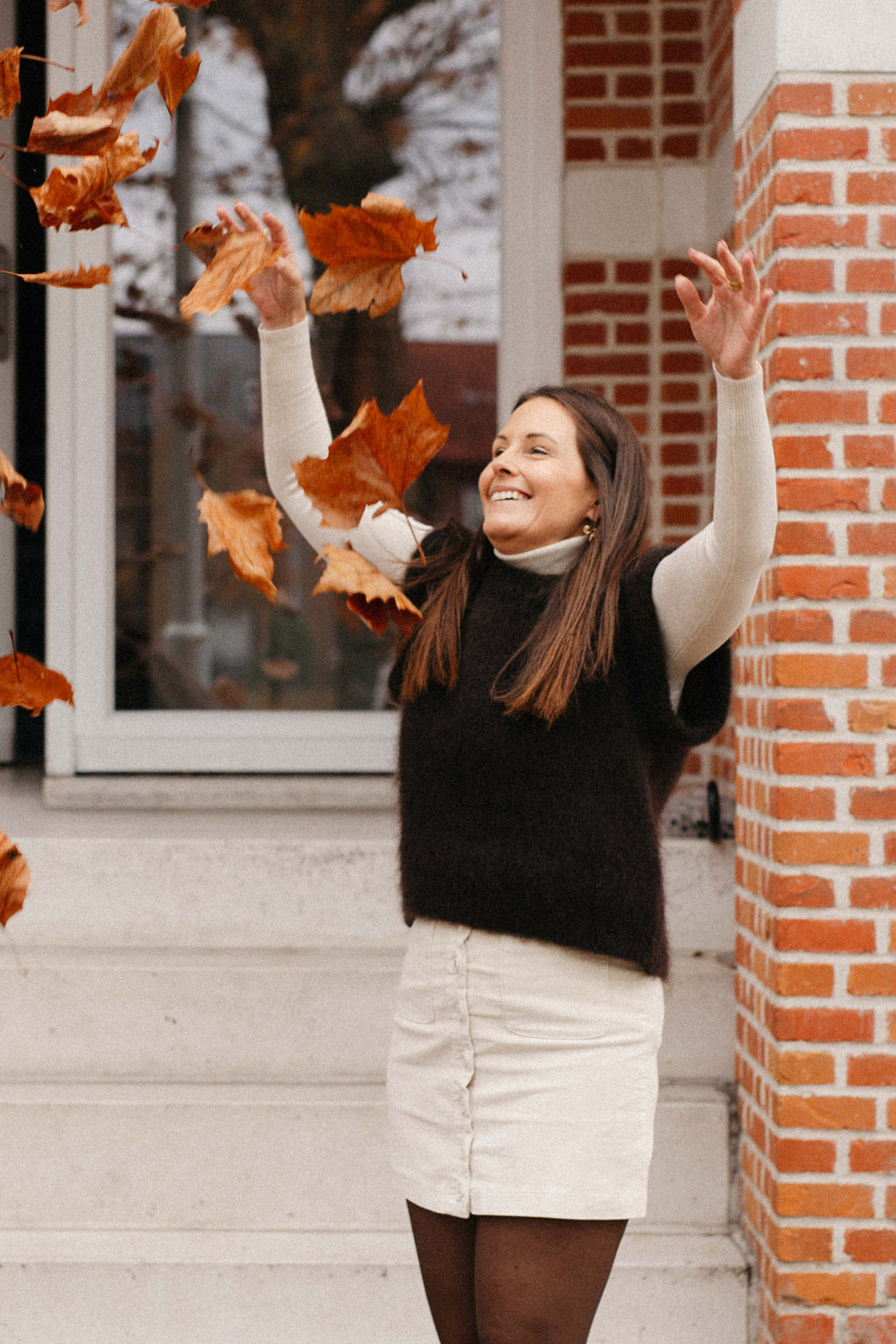 Detail van de zachte mohair textuur in diepe chocoladekleur