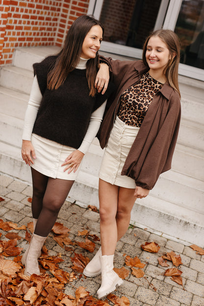 Bruin luchtig jasje met cropped fit en twee praktische zakken